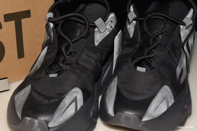 hype Yeezy 700 Black MNVN Boost Adidas Triple FV4440 0522